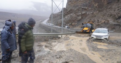  बाढीपहिरोले देशभरका ११ स्थानमा राजमार्ग अवरुद्ध 